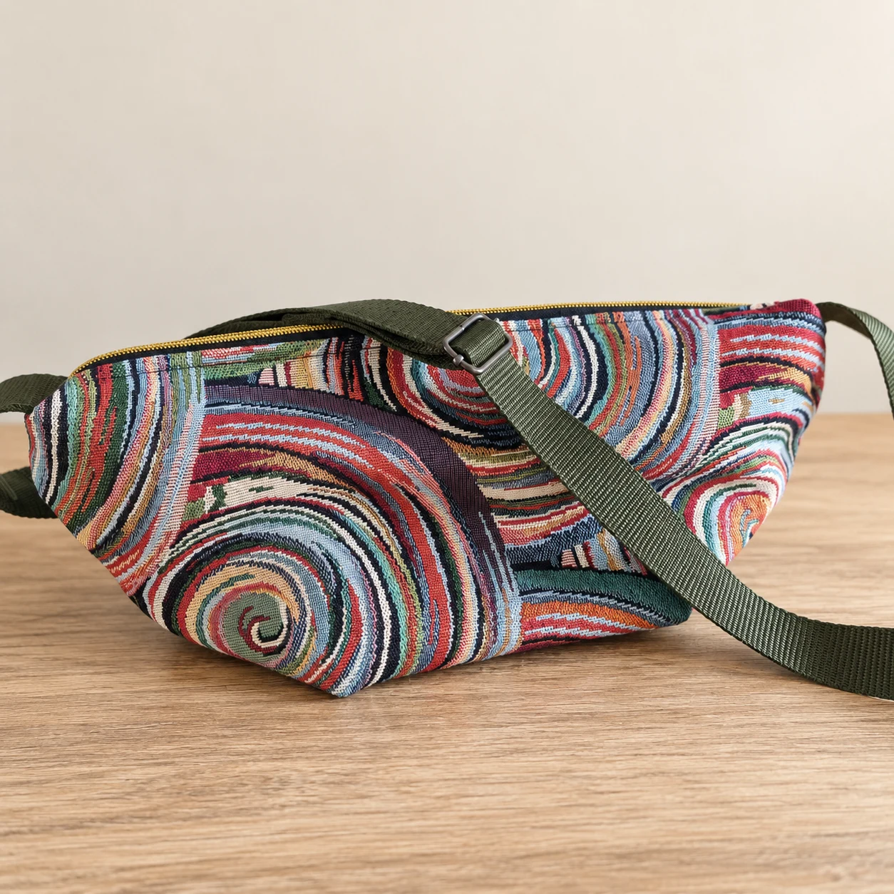 Sac demi-lune à spirales multicolores, avec une bandoulière vert foncé